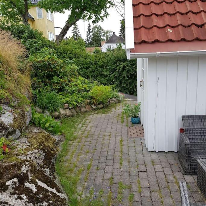 Lys Og Lettstelt Leilighet Med Utsikt Over Byen Apartamento Sandefjord Exterior foto