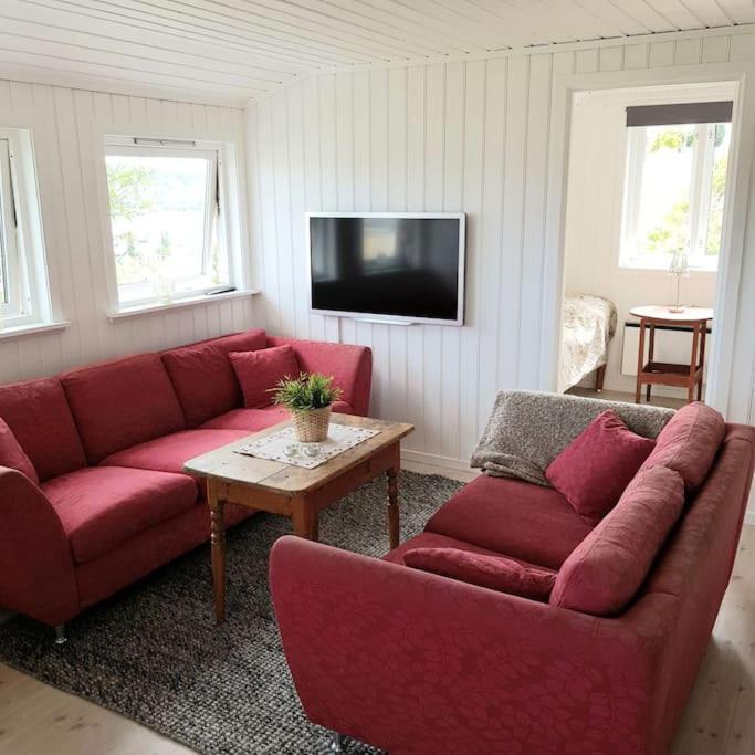 Lys Og Lettstelt Leilighet Med Utsikt Over Byen Apartamento Sandefjord Exterior foto